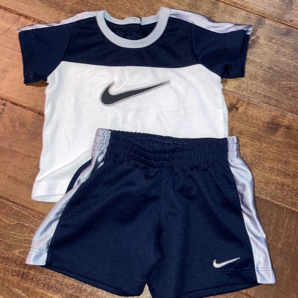 3-6 mon Nike set